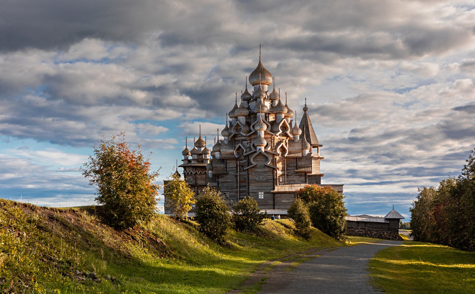 Где отдохнуть осенью в регионах «Серебряного ожерелья России»